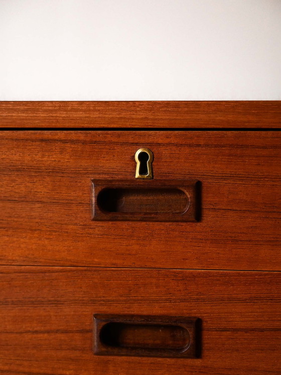 Image 1 of Skandinavisches Sideboard aus Teakholz mit Schiebetüren, 1960er Jahre