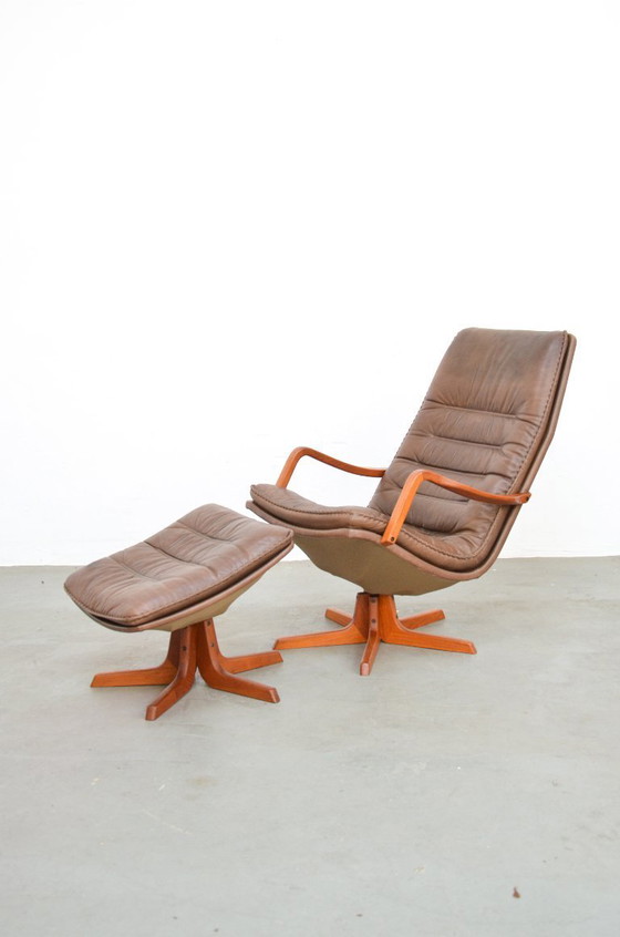 Image 1 of Poltrona vintage in teak, pouf in pelle di metà secolo, anni '60, stile danese