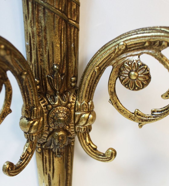 Image 1 of Paire d’appliques murales en bronze doré, Style Louis XVI.
