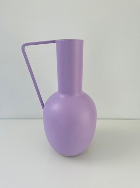 Image 1 of Pichet en métal lilas avec grande anse 30 cm