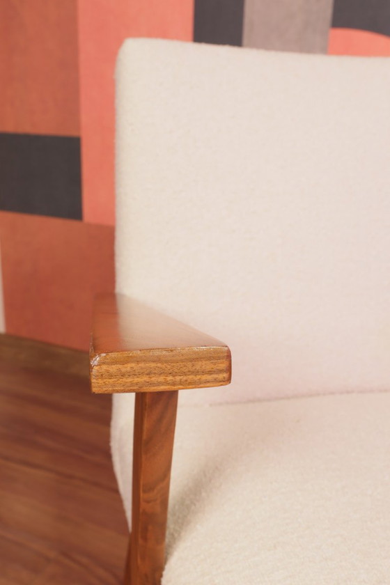 Image 1 of Poltrona vintage beige bouclé in legno di noce 1960