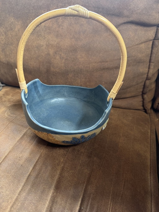 Vintage Studio Ceramic Ikebana Bowl / Basket with Bamboo Handle – 70s/80s – schalen