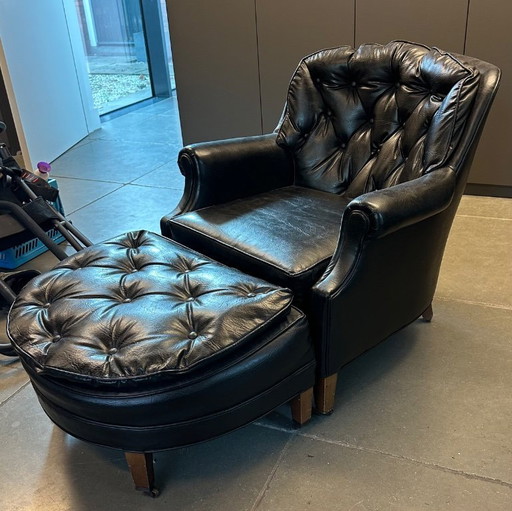 Vintage zwart getuft leren fauteuil met ottoman