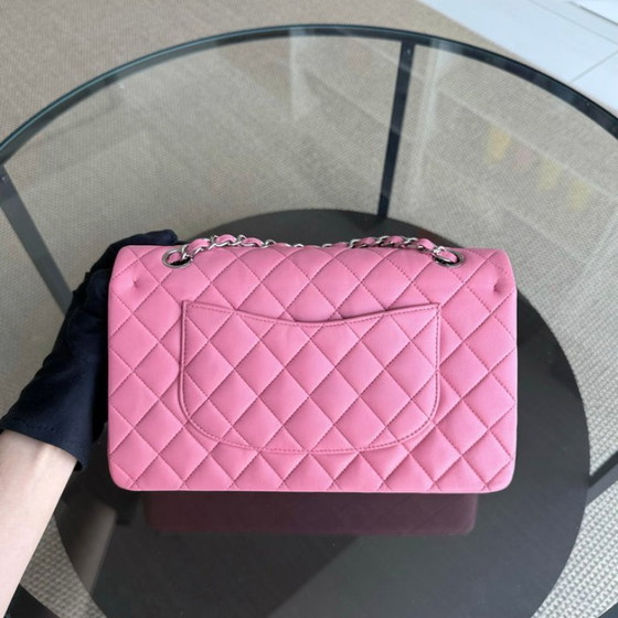 Image 1 of Chanel Classic Flap Medium - 25 cm gewatteerd lamsleer lichtroze zilverkleurige hardware Serie 18