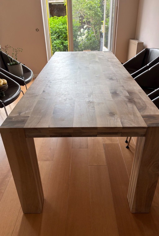 Pilat & Pilat eettafel walnoot