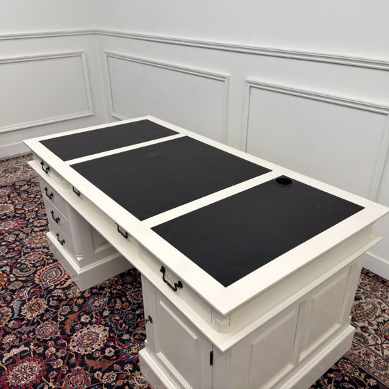Klassiek Engels Wit Bureau – Leather, Metal (photo 18 of 20)