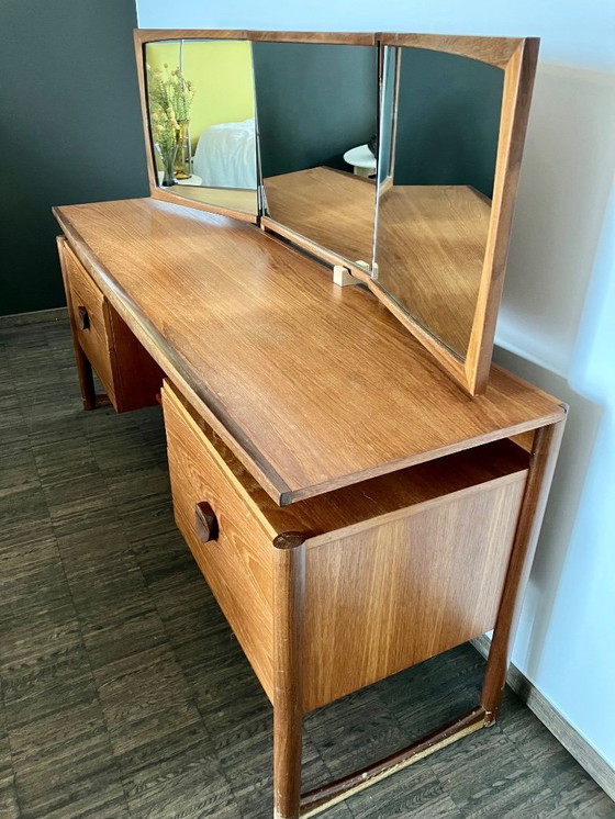 Image 1 of 🇩🇰 Vintage 🇫🇮 Scandinavische toilettafel met verstelbare spiegels  