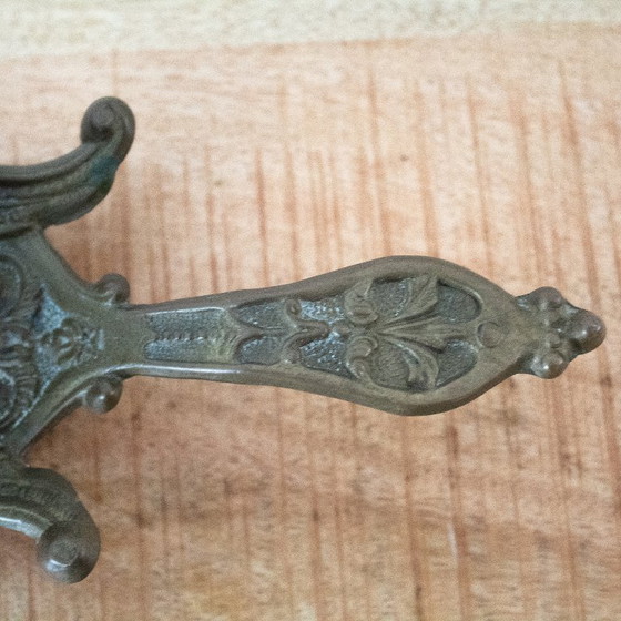 Image 1 of Chandelier vintage en laiton en forme de paon élégant