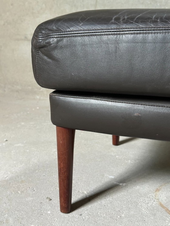 Image 1 of pouf in pelle palissandro