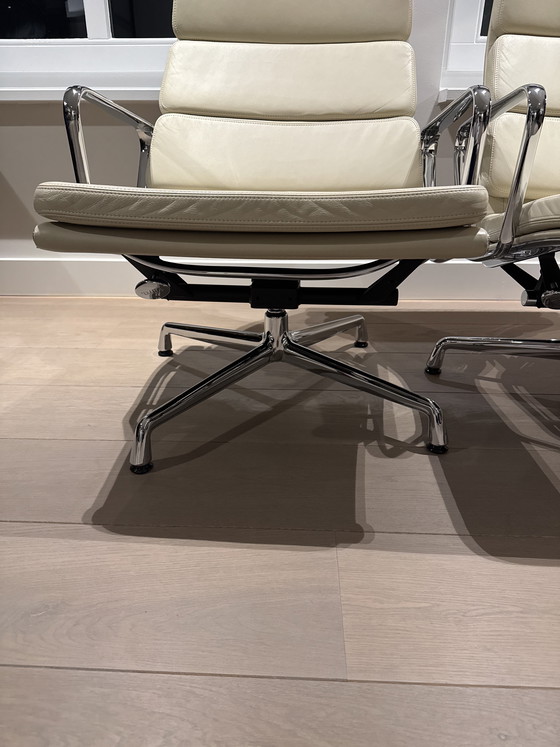 Image 1 of Charles Eames stoelen vitra 2 stuks
