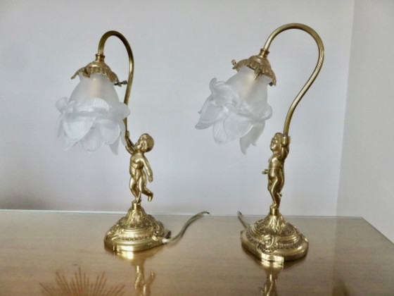 Image 1 of coppia di lampade art nouveau "cherubini" in bronzo e vetro satinato