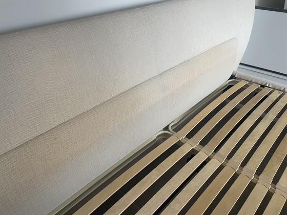 Image 1 of Molteni & Co bed van 180x200 cm met lattenbodem en matras