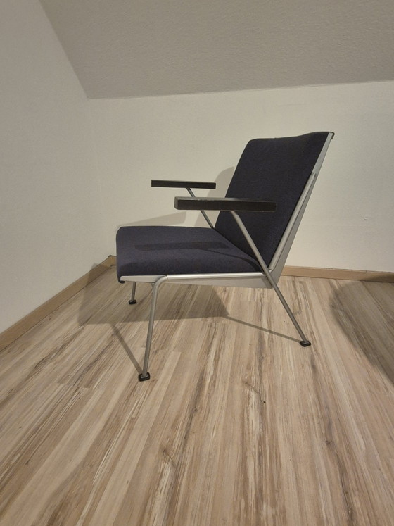Image 1 of OASE stoel van Wim Rietveld uit de Cirkel fabriek in Zwanenburg