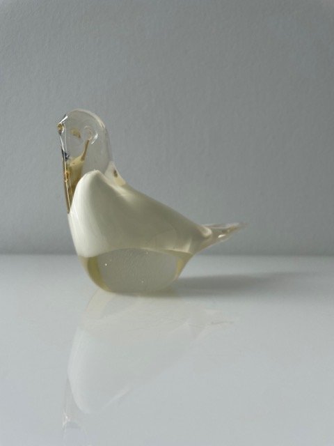 Image 1 of Pájaro con diseño de vidrio: elegante y escultural en vidrio transparente