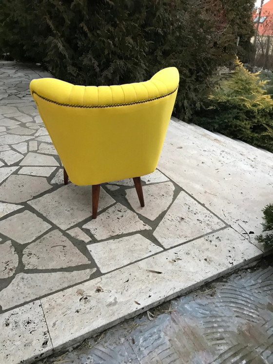 Poltrona Cocktail Gialla, anni '60 – Poltrone, Legno, Velluto, Mid Century Modern (photo 10 of 10)