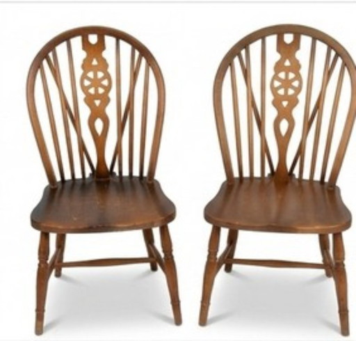 Klassieke Engelse Windsor 'Wheelback'-stoelen