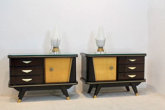 Paire de Tables de nuit hollandaises caractéristiques en bois, années 1950, Verre, Laiton (photo 8 sur 10)