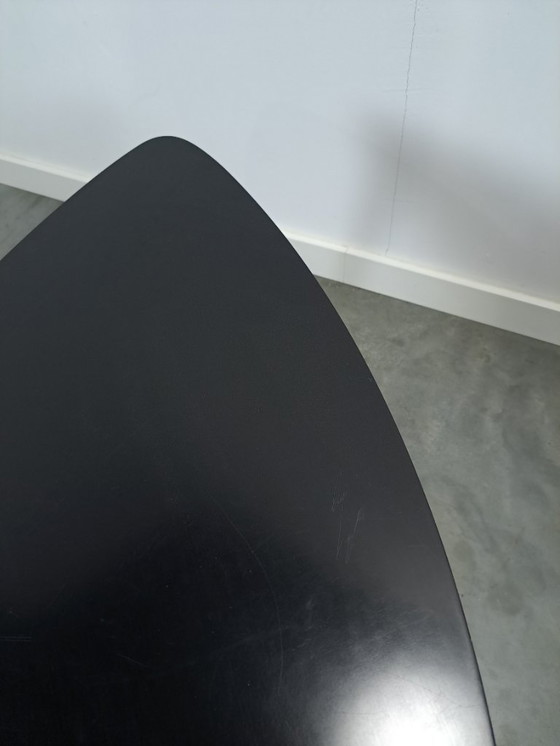 Image 1 of Set zwart wit tafel met houten poten Kaiser Köln