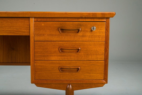 Image 1 of Mid-Century Modern Dänischer Teakholz-Schreibtisch, 1960er Jahre