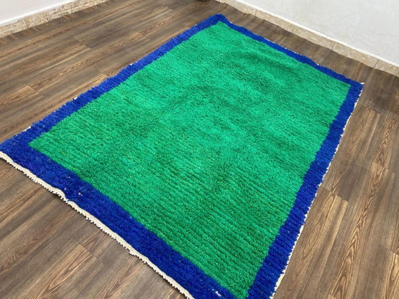 Image 1 of Grüner marokkanischer Teppich – Handgewebter Berberteppich aus Wolle, farbenfrohes abstraktes Design