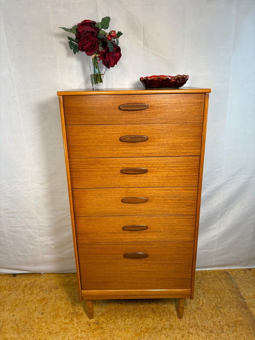 Commode vintage Austinsuite en teck | Années 1960 | Design scandinave danois | 6 tiroirs. Une superbe commode (photo 2 of 8)