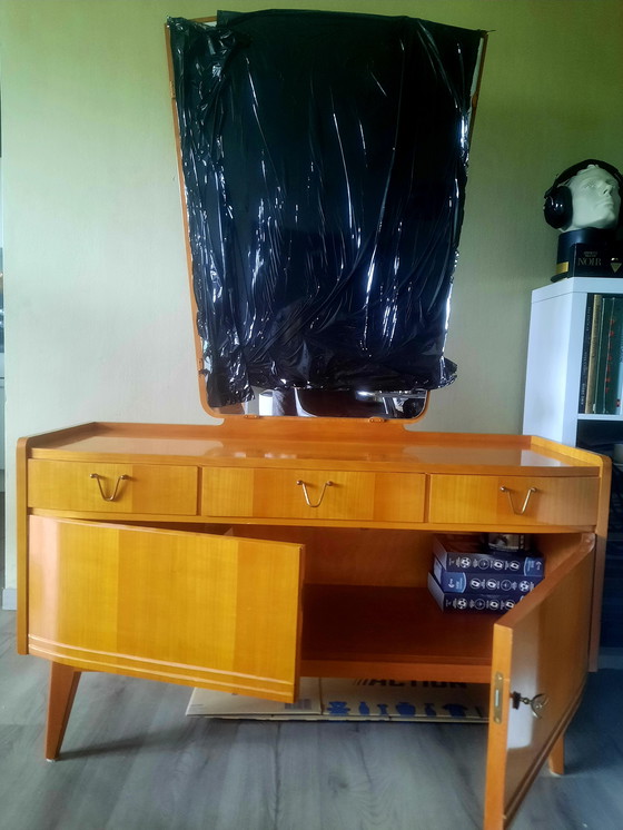 Image 1 of Hairdressing table with large mirror