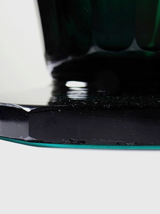 Large Antique Art Deco Cut Emerald Crystal Vase, Bohemia 1920-1930 – Bohême (photo 13 of 14)