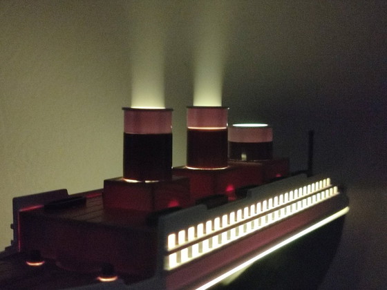Image 1 of Luftbefeuchter/Lufterfrischer in Form des Schiffs Titanic, 30 cm