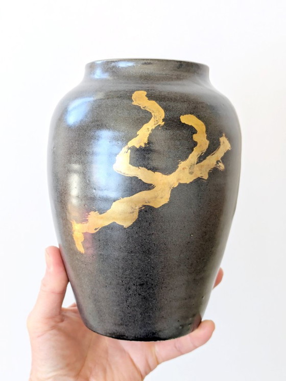 Image 1 of Vintage Studio Aardewerk Amfora Vaas | Zwart & Goud Glazuur | Japandi Minimalistisch Keramiek
