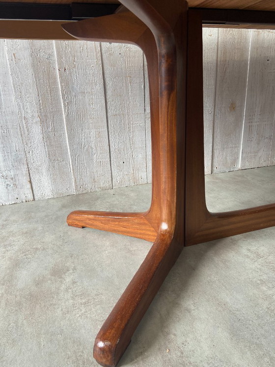 Image 1 of Extendable oval table 240cm (160cm)x 100cm