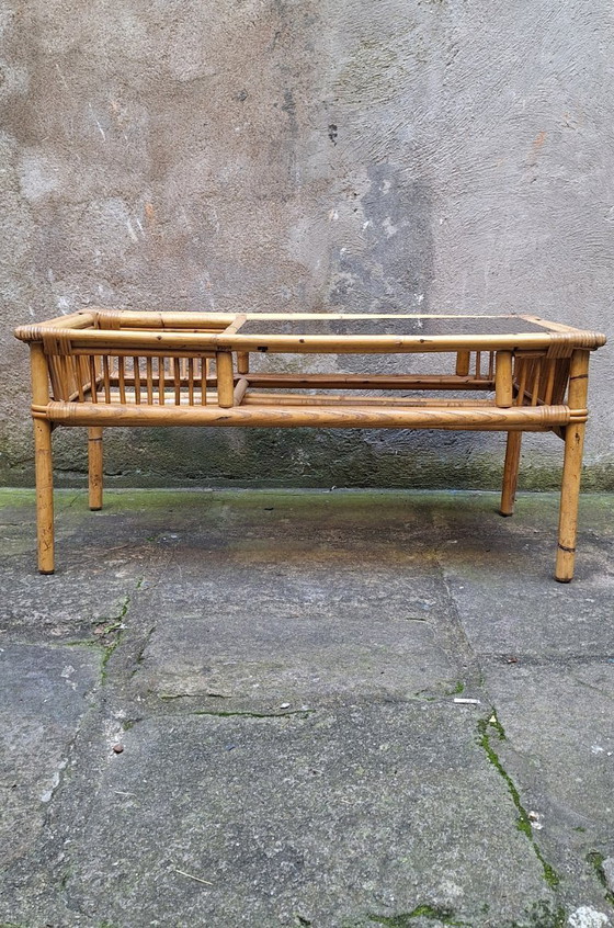 Image 1 of Coffee table in rattan and smoked glass