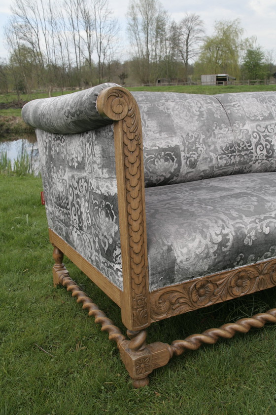 Image 1 of 1 banco antiguo totalmente restaurado con barras separadoras retorcidas