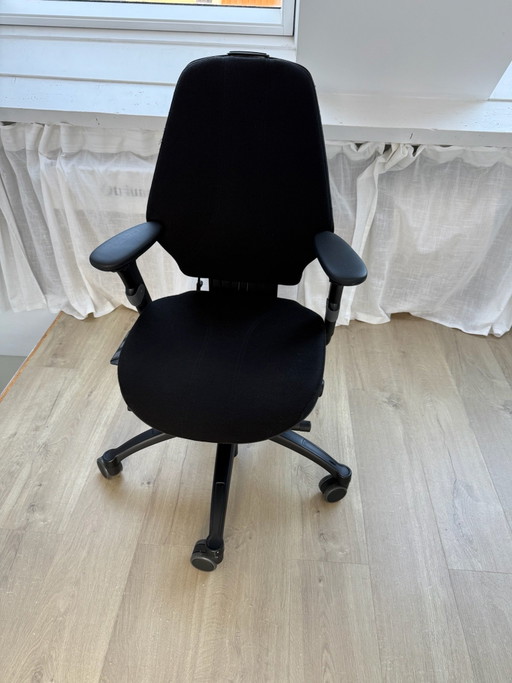 RH Logic 300 ergonomischer Bürostuhl für kleinere Personen