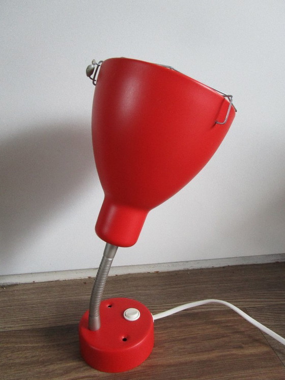 Image 1 of Lampada da parete rossa vintage IKEA in stile Memphis con griglia a ragnatela.