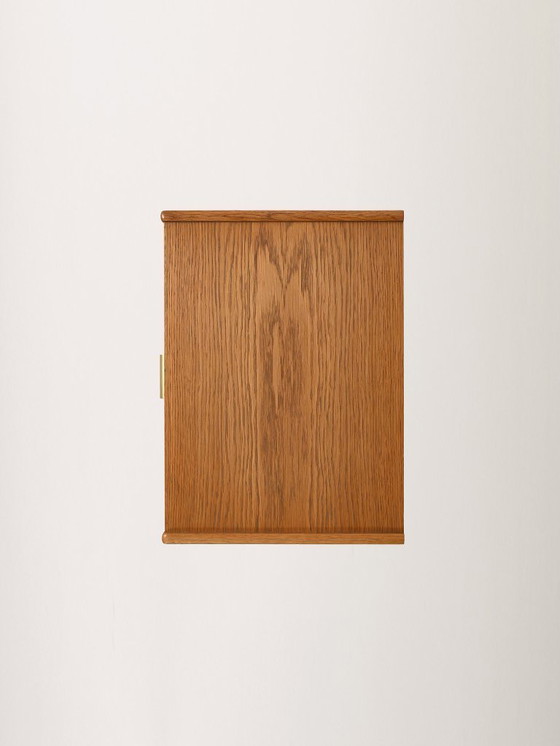 Image 1 of Table de chevet vintage scandinave avec poignée en laiton