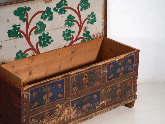 Coffre en bois ancien avec panneaux floraux bleus (Année 1905) #99 – Armoires de rangement (photo 16 of 40)
