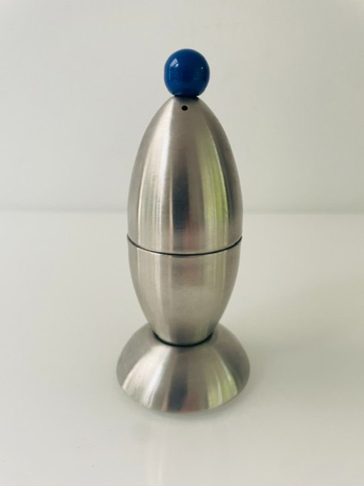 Postmodern salt spreader Zack – stainless steel design