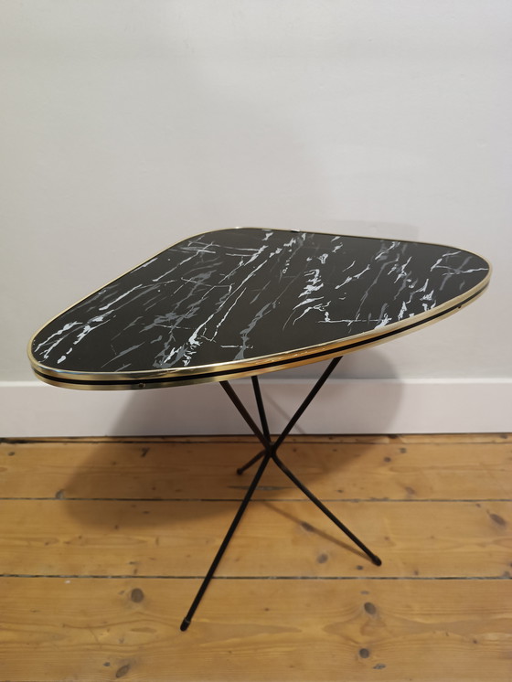 Image 1 of Table d'appoint trépied années 1950