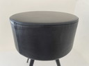 Sgabello vintage di design italiano – ZEUS Milano – Pelle nera e metallo