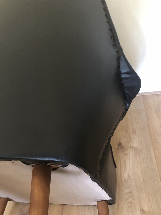 Image 1 of Vintage zwarte cocktailstoel clubstoel skai bekleding Theo Ruth (?)