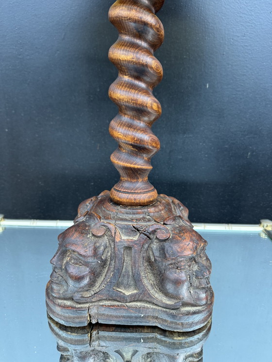 Image 1 of Antike geschnitzte Holzlampe mit einem Gesicht