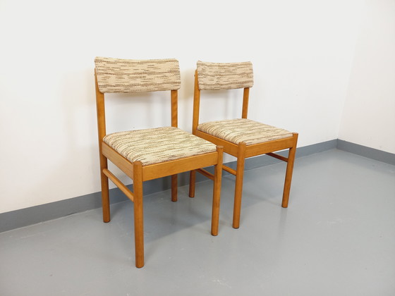 Image 1 of Paar vintage Baumann stoelen van hout en stof uit de jaren 70