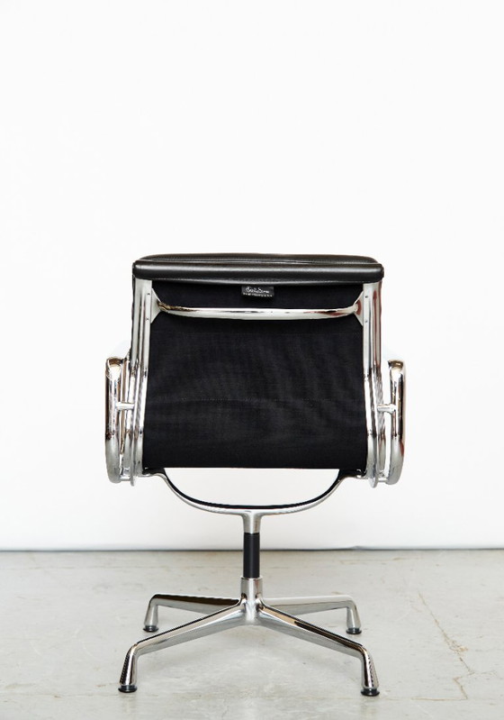 Image 1 of Charles & Ray Eames Chair EA 208 Chair per Vitra