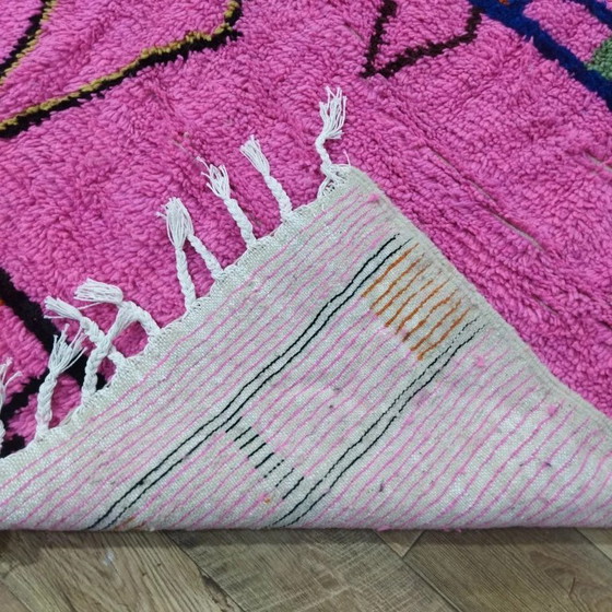 Image 1 of Azilal-Wollteppich, leuchtend pink – Bunte Berbermotive, handgewebt (290×195 cm)