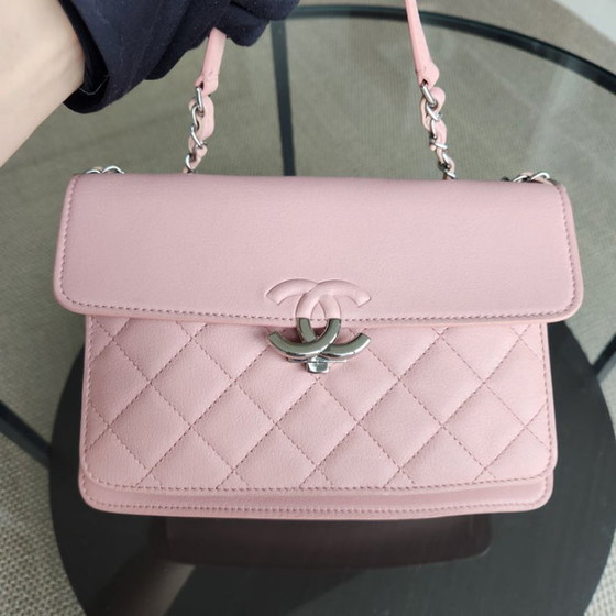 Image 1 of Borsa Chanel CC Box Flap - Pelle di vitello trapuntata rosa con finiture argentate, serie 24