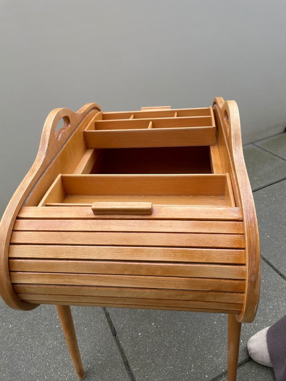 Image 1 of Naaidoos mid-century Deens design, tambour roll-top, 2 bakjes, houten poten