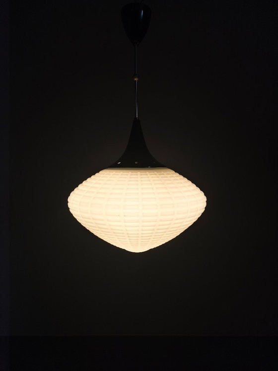 Image 1 of Lampada a sospensione ceca regolabile, in vetro opalino, anni '70