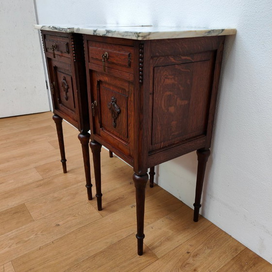 Image 1 of Set antiker Nachttische/Beistelltische mit Marmorplatten