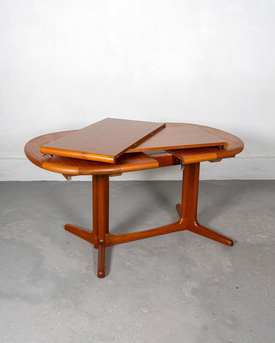 Image 1 of Mid Century Extendable Dining Table In Oval Shape By E. Valentinsen