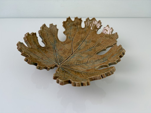 Retro 70s naturalistic bowl in the shape of an oak leaf